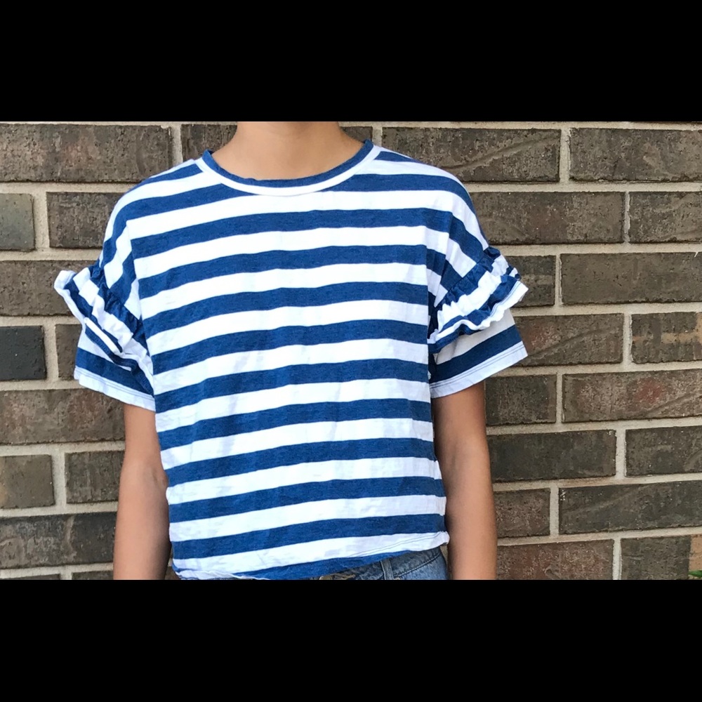 BLUE AND WHITE STRIPED SHIRT